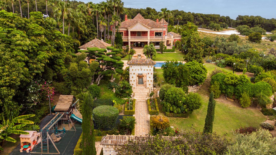 Villa in Marbella, Andalusia, Spain 1 - 16745836