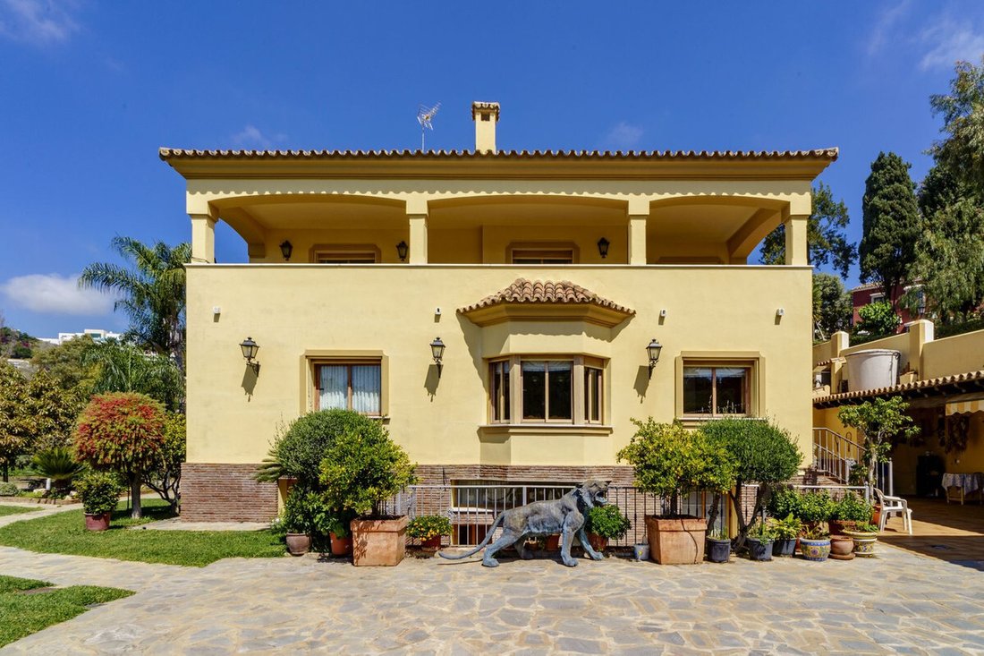 Villa in La Quinta, Benahavis, Andalusia 2 - 15919340