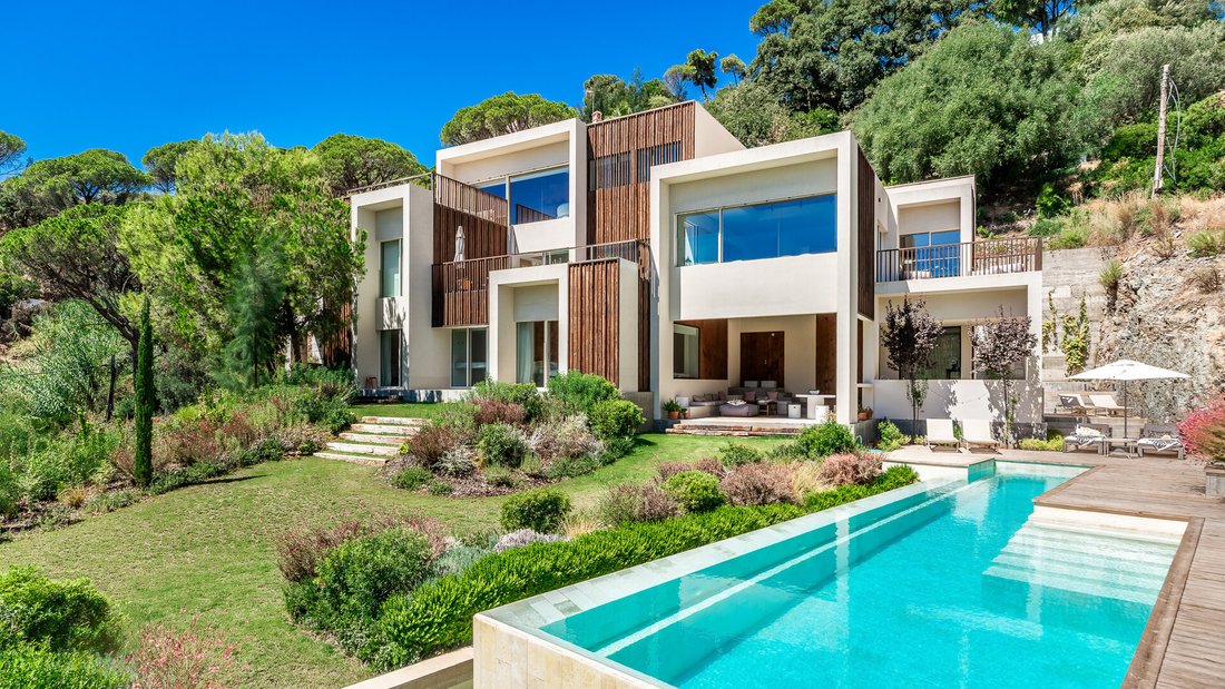 Villa in El Madroñal, Benahavis, Spain 1 - 16745952