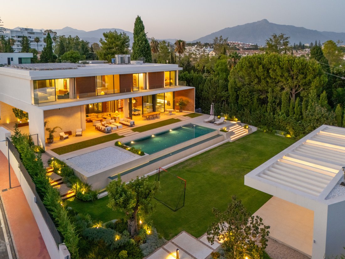 Villa in Guadalmina Alta, San Pedro de Alcantara, Spain 2 - 16746037