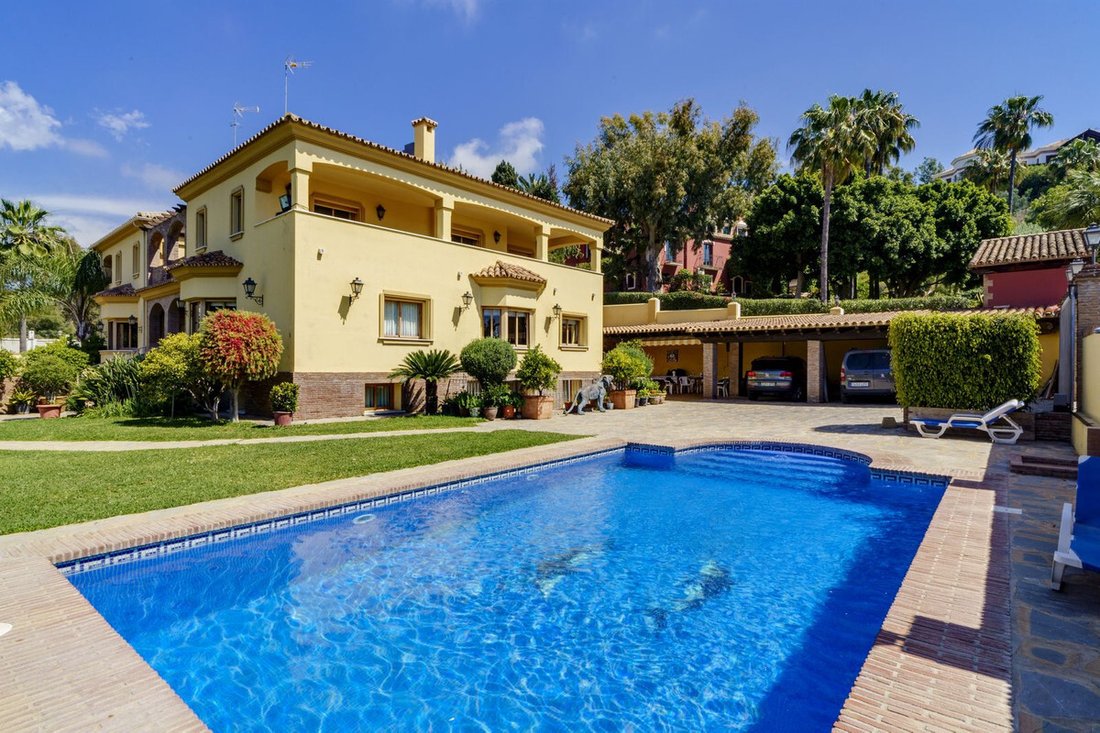 Villa in La Quinta, Benahavis, Andalusia 1 - 15919340