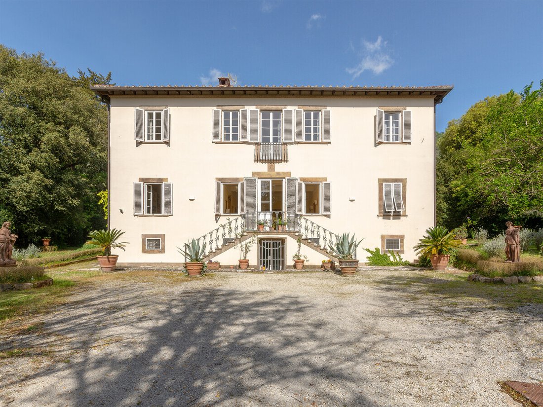 Villa in Saint Mary del Giudice - San Lorenzo a Vaccoli, Lucca, Tuscany 1 - 13967193