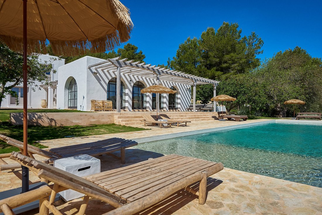 Finca in Santa Gertrudis de Fruitera, Santa Eularia des Riu, Balearic Islands 2 - 16745764
