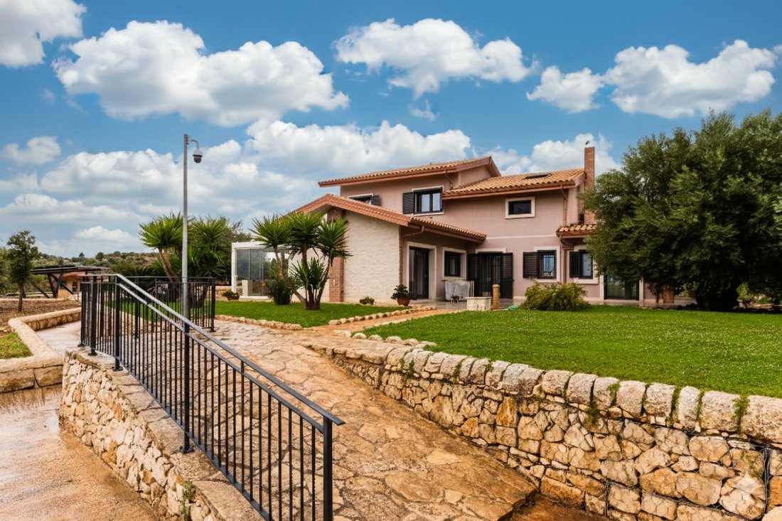 Villa in Noto, Sicily, Italy 4 - 16752597