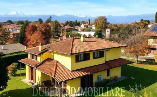 Villa in Bodio Lomnago, Lombardei, Italien 1