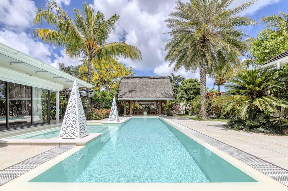 Villa in Grand Baie, Rivière du Rempart District, Mauritius 1 - 15085221