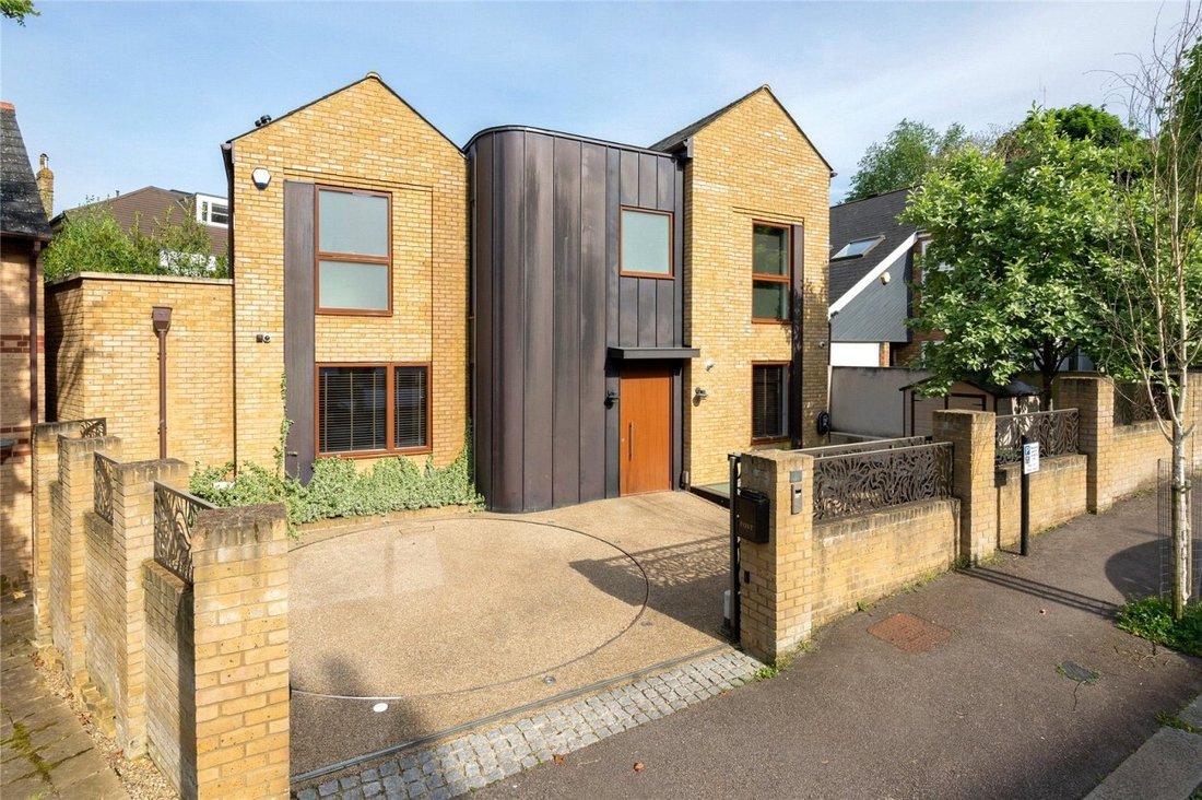 House in Holly Village, Haringey, England 4 - 16748689