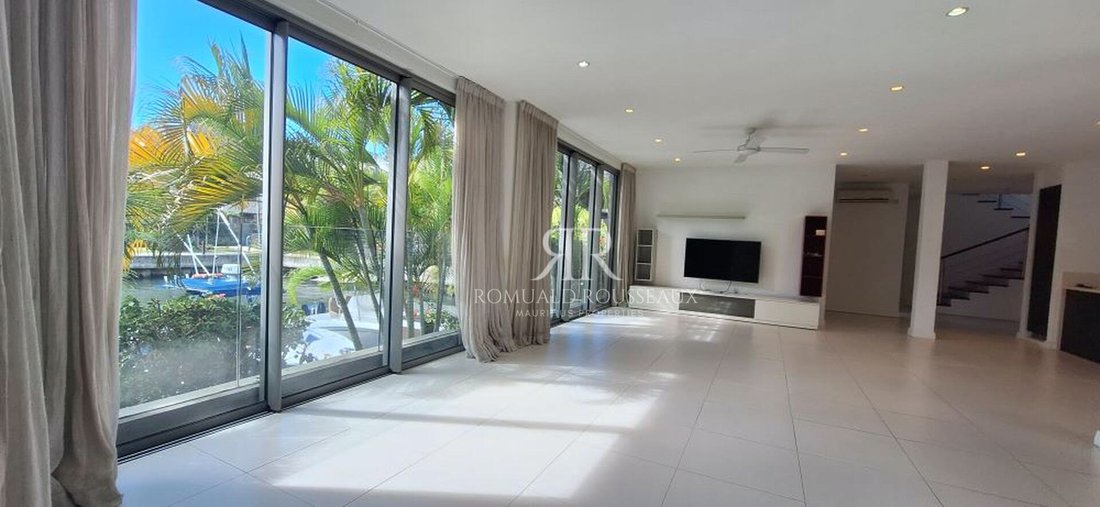Villa in Flic en Flac, Rivière Noire District, Mauritius 1 - 15085917