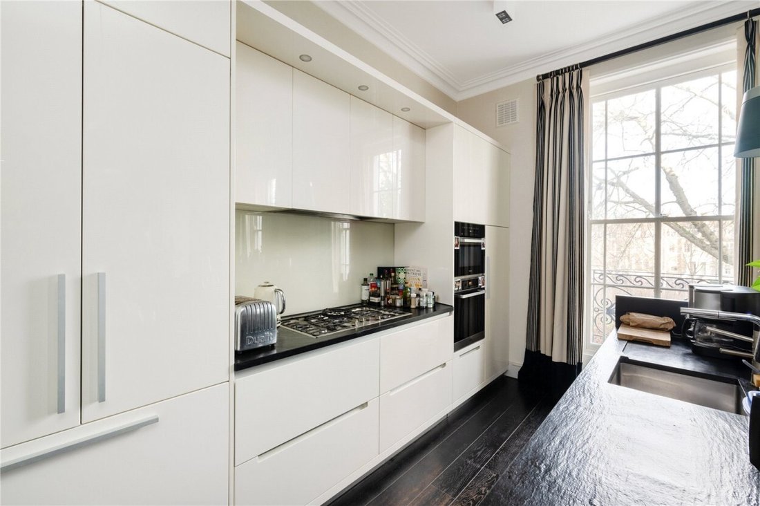 House in Holly Village, Haringey, England 5 - 16748709