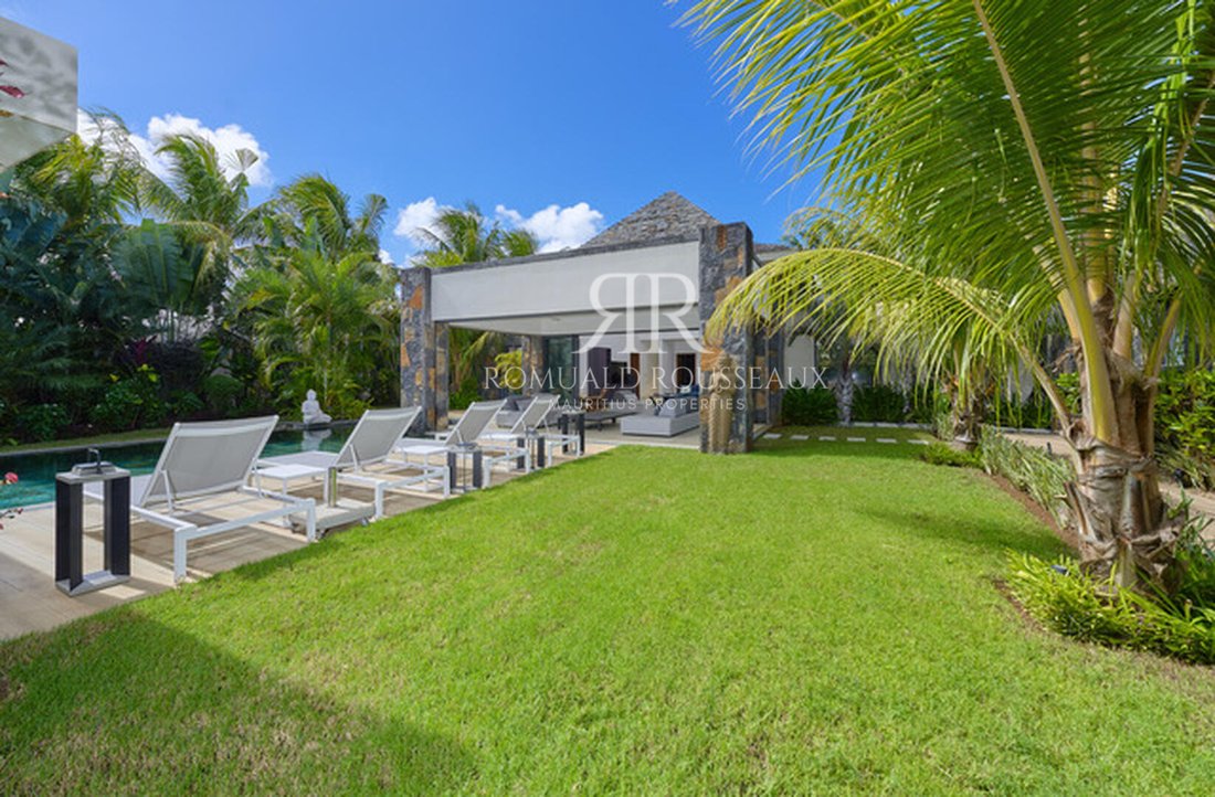 Villa in Grand Baie, Rivière du Rempart District, Mauritius 1 - 16746373