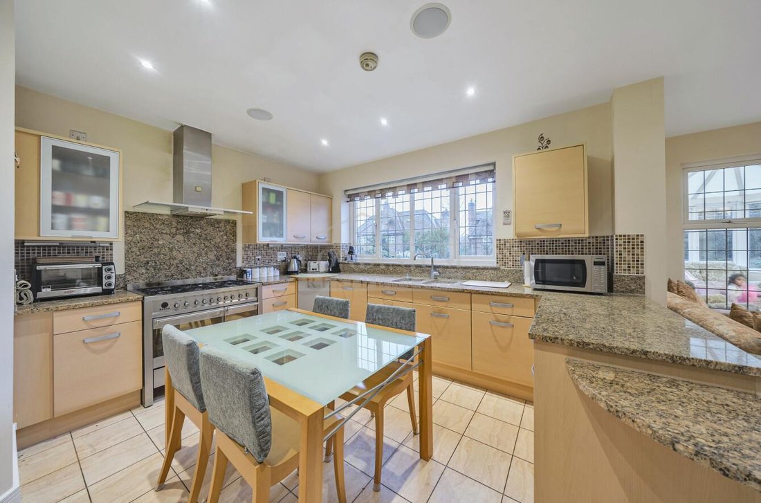 House in Elstree (Elstree and Borehamwood), Elstree, England 5 - 16748717