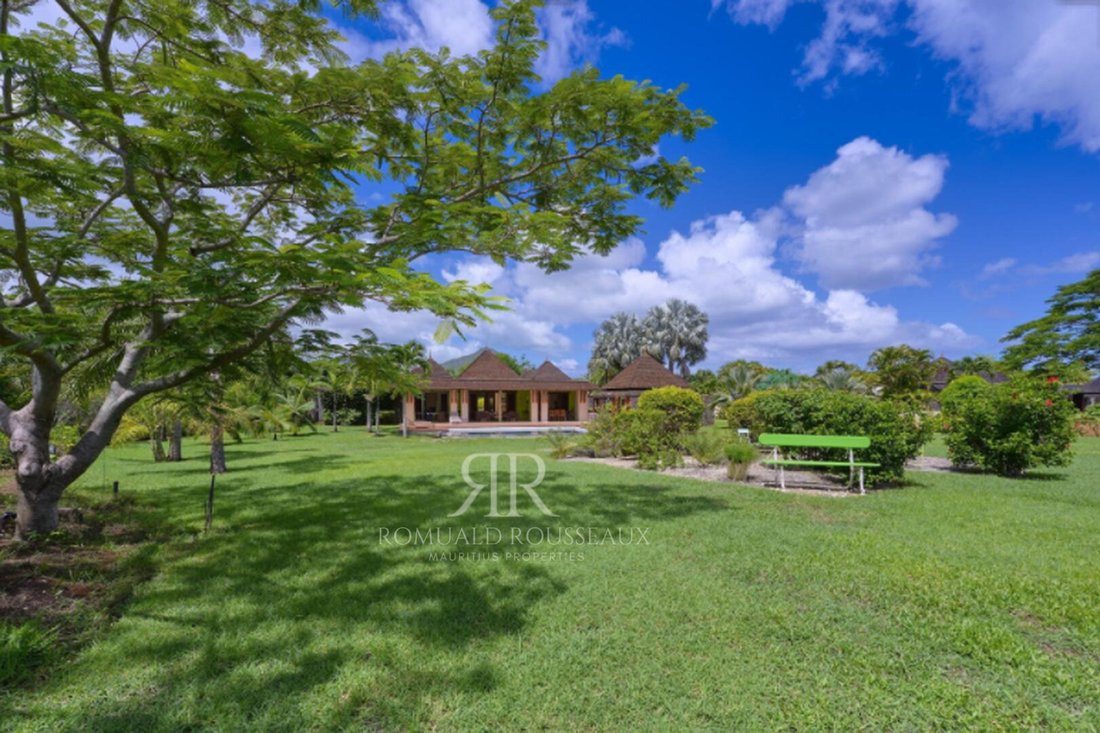 Villa in Flic en Flac, Rivière Noire District, Mauritius 1 - 16746360