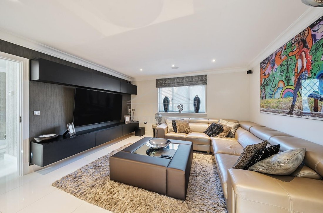 House in Great Stanmore, Harrow, England 4 - 16748728