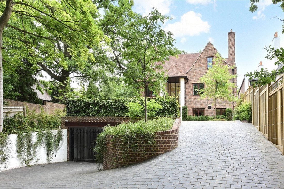 House in Hampstead Garden Suburb, Barnet, England 2 - 16748722