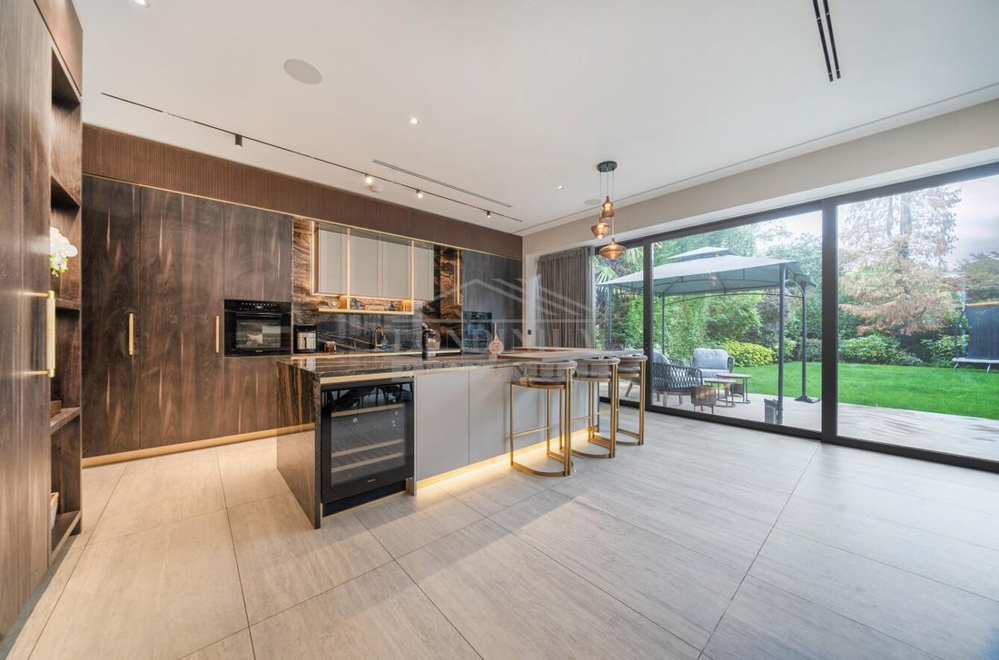 House in Elstree (Elstree and Borehamwood), Elstree, England 1 - 16748752