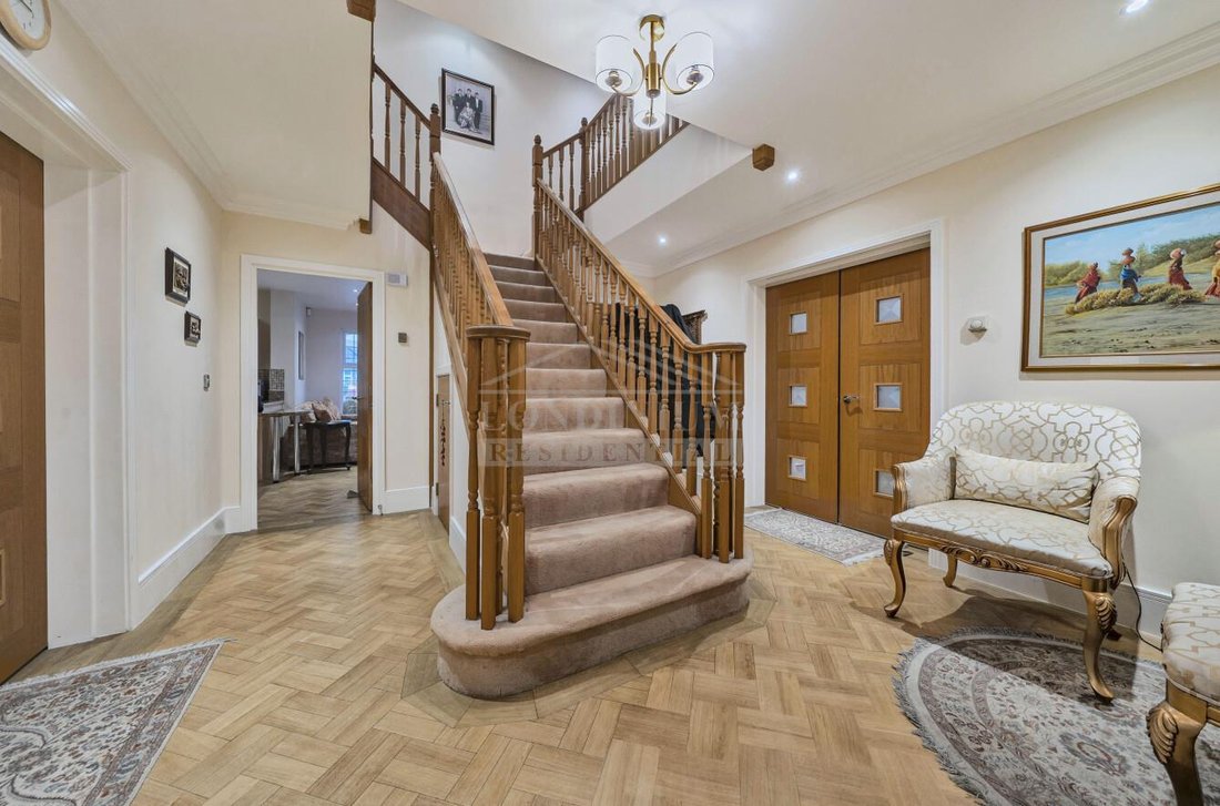 House in Elstree (Elstree and Borehamwood), Elstree, England 1 - 16748717