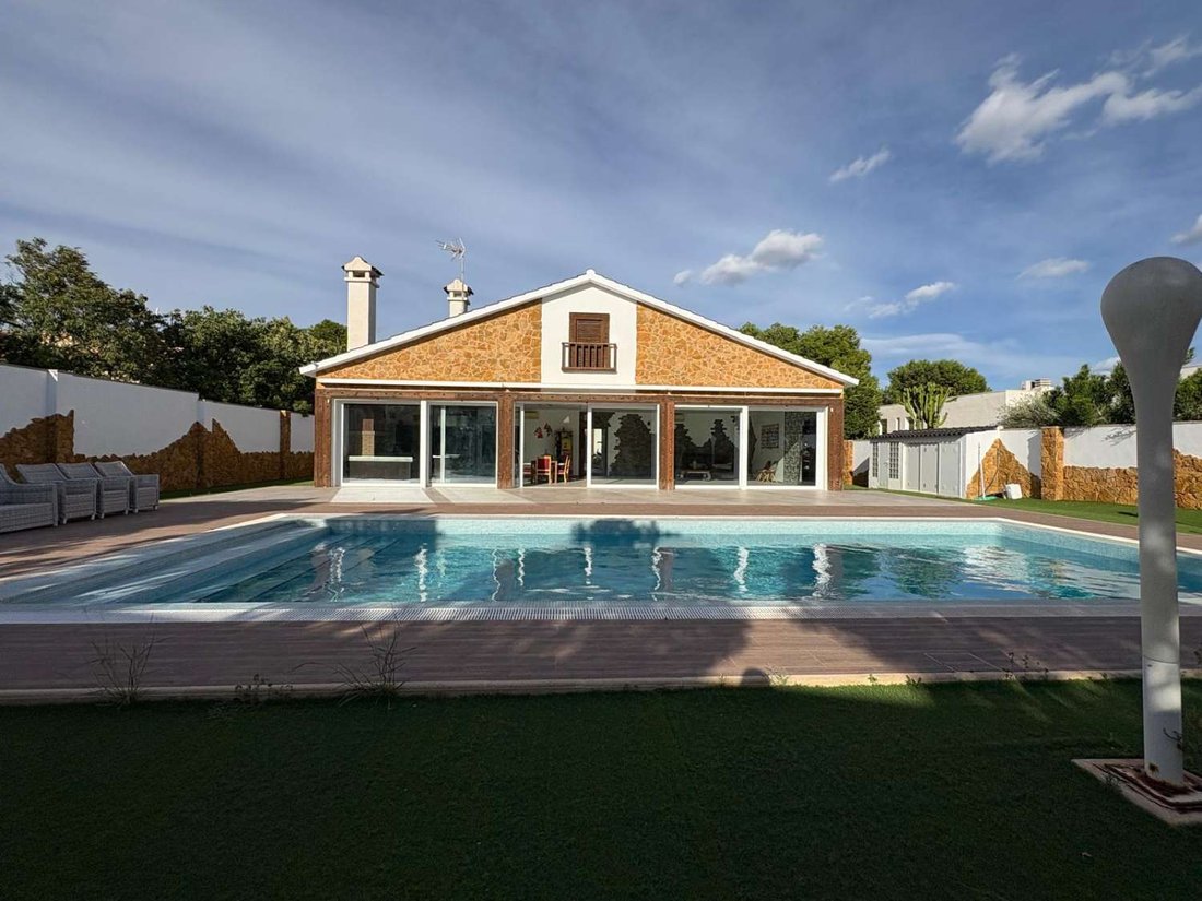 Chalet in Mutxamel, Valencian Community, Spain 2 - 16749426