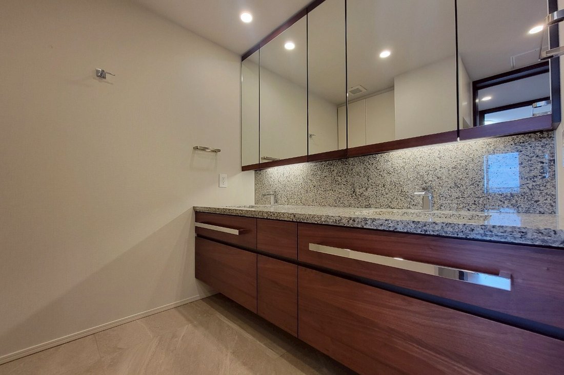 Condo in Osaka, Osaka, Japan 5 - 16751834