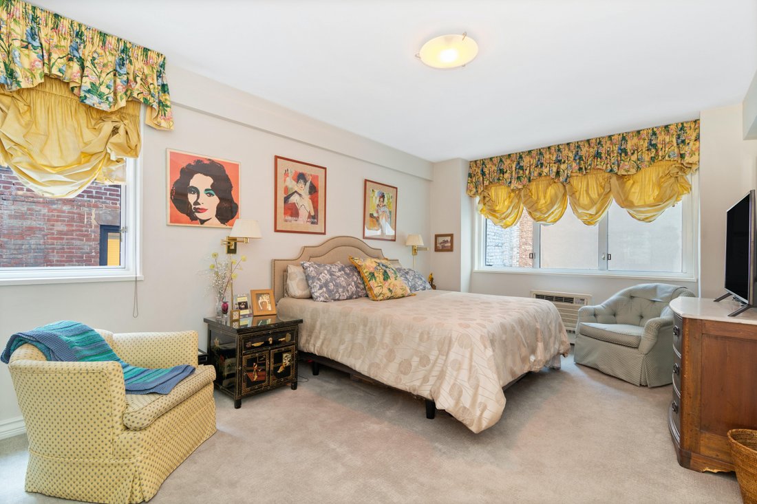House in New York, New York, United States 4 - 16748109