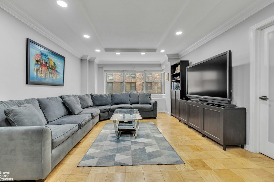 House in New York, New York, United States 3 - 16748384
