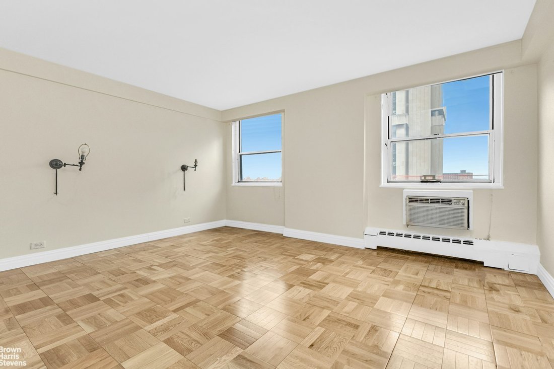 House in New York, New York, United States 4 - 16748187