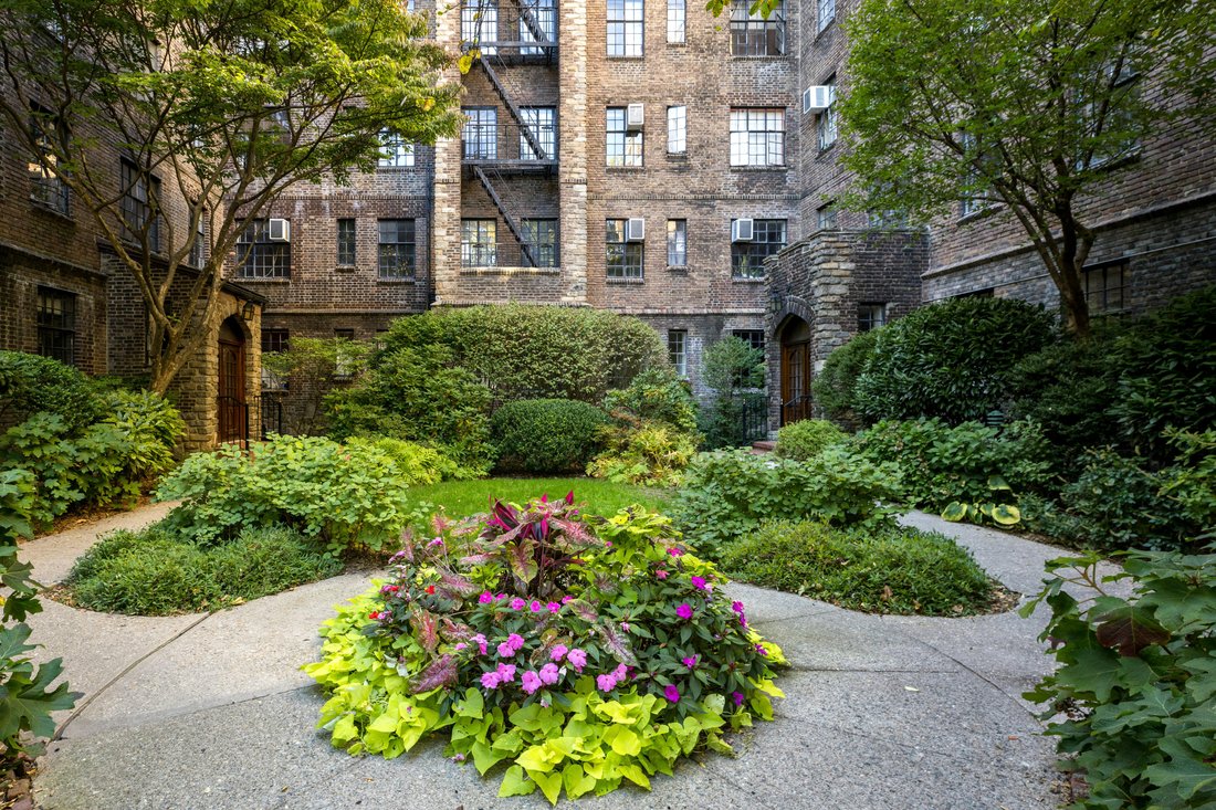 Co Op in New York, New York, United States 1 - 16748425