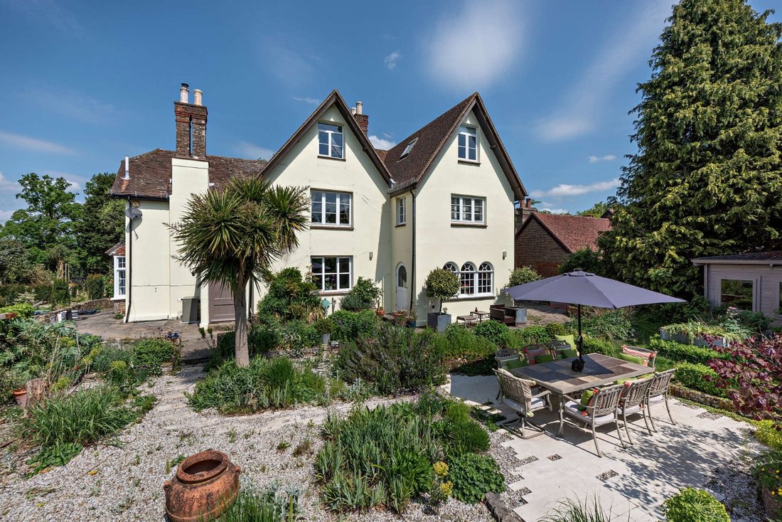 House in Warnham, England 1 - 16746066