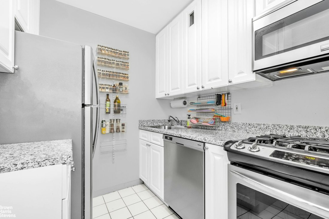 House in New York, New York, United States 5 - 16748384