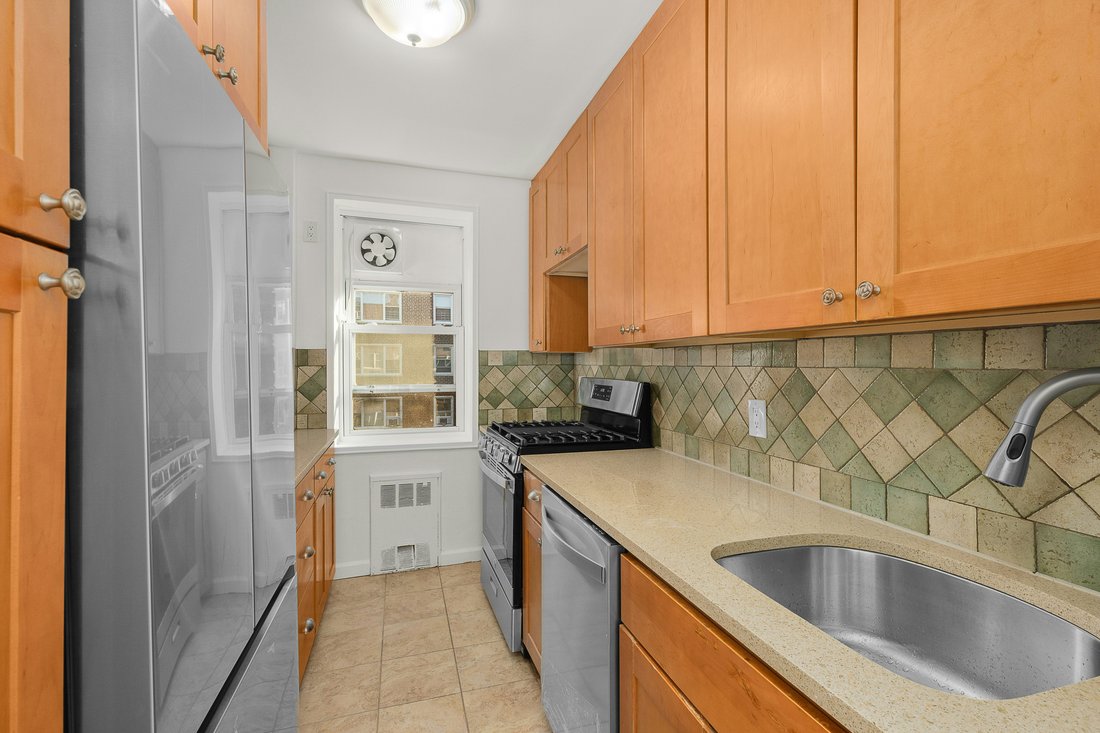 Co Op in New York, New York, United States 1 - 16747044