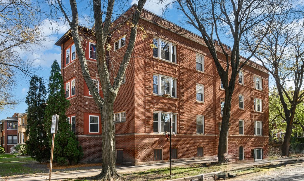 Five Spacious Simplex Building In Chicago Illinois United States For