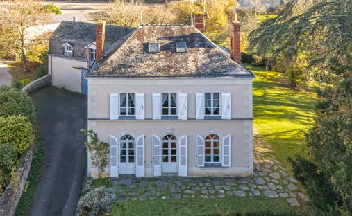 Renaissance Castle 33 Hectare Park With Ponds