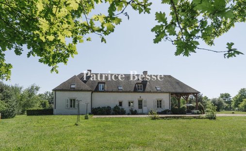 Château 3800 M² Sur Terrain 22ha