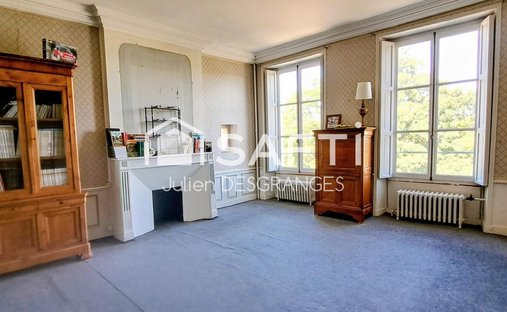 Castle for Sale in Amboise, Centre-Val de Loire, France
