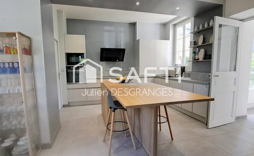 Castle for Sale in Amboise, Centre-Val de Loire, France