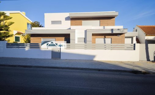 Villa in Azeitao (Sao Lourenco e Sao Simao), Setubal, Portugal 1