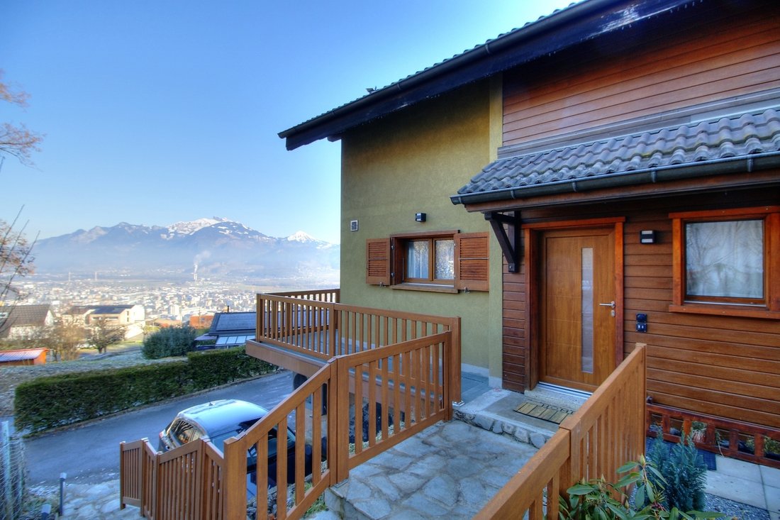 Semi Detached House With Spacious Rooms And Magnificent Views