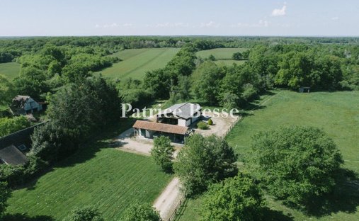 Château 3800 M² Sur Terrain 22ha