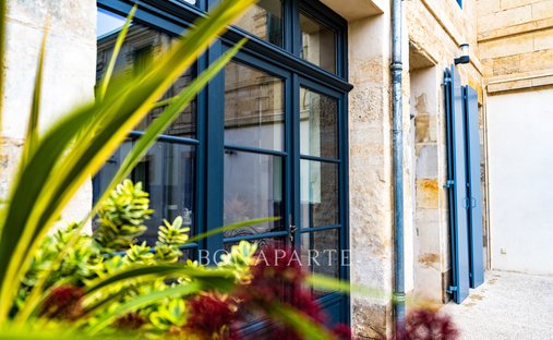 Castle for Sale in Niort, Nouvelle-Aquitaine, France