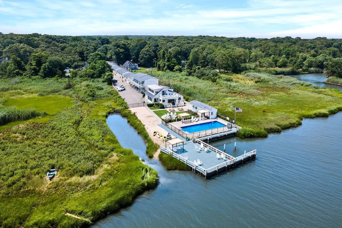 House in Hampton Bays, New York, United States 1 - 16747003