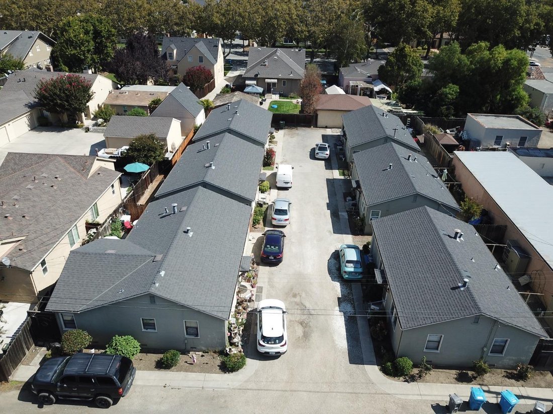 Hollister, California, United States 1 - 16749056