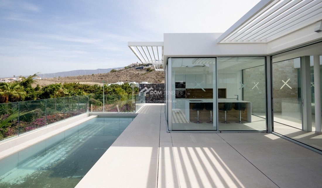 Villa in Costa Adeje, Adeje, Canary Islands 1 - 16748945