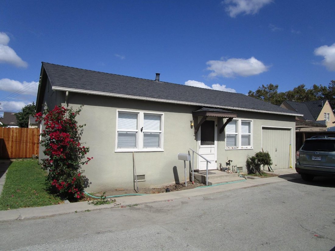 Hollister, California, United States 5 - 16749056