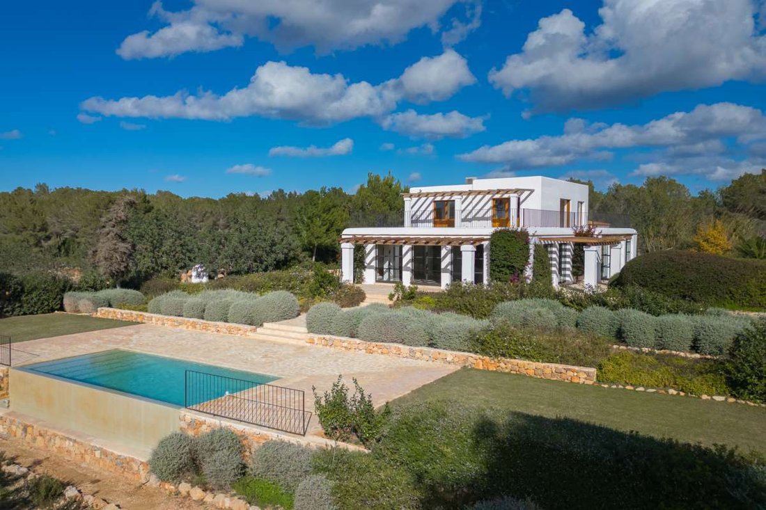 Villa in Santa Eularia des Riu, Balearic Islands, Spain 1 - 16746085