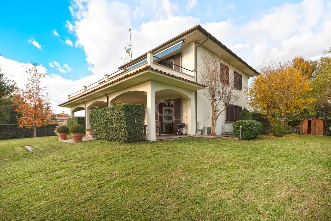 Villa in San Lorenzo Nuovo, Lazio, Italy 2 - 16749983