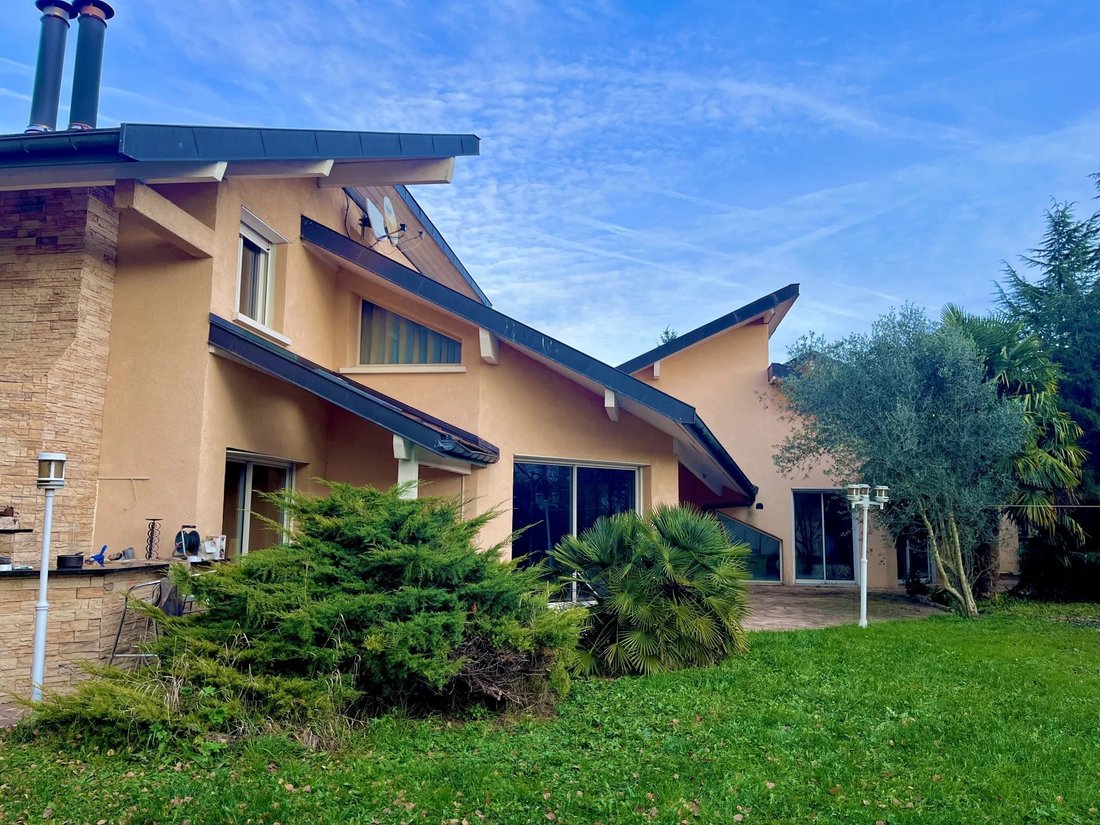 House in Veigy-Foncenex, Auvergne-Rhône-Alpes, France 1 - 16748666