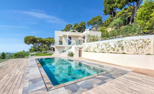 Villa in Village-Cros de Caste-Coupiere-Mont Gros, Roquebrune-Cap-Martin, France 1