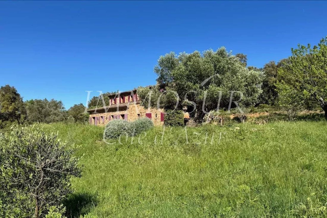 propri-t-sur-19-ha-avec-piste-dans-la-mole-provence-alpes-c-te-d-azur