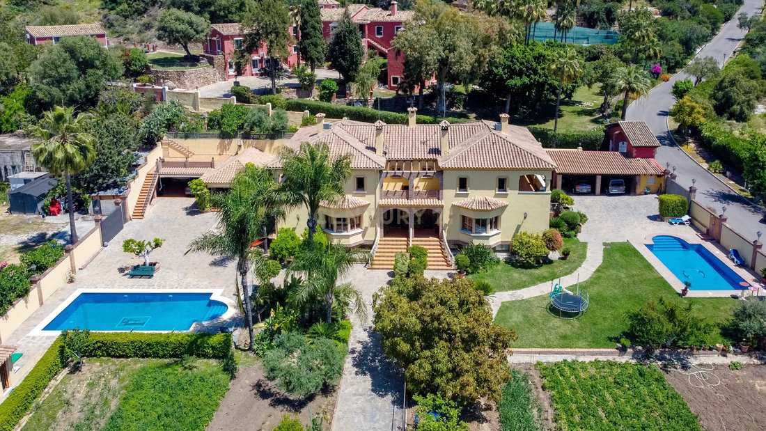 Villa in La Quinta, Benahavis, Andalusia 1 - 14216206