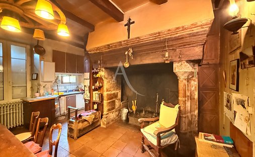 Castle for Sale in Luzech, Occitanie, France