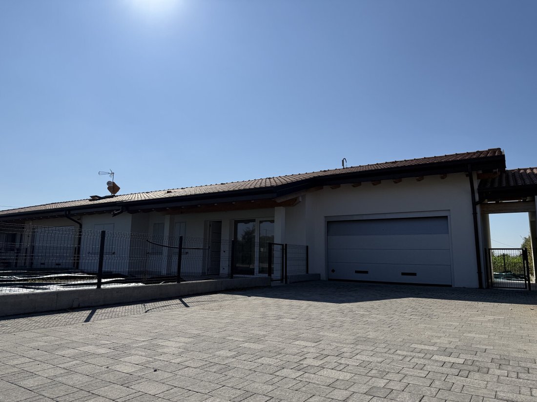 Villa in Castel d'Azzano, Veneto, Italy 1 - 16750303
